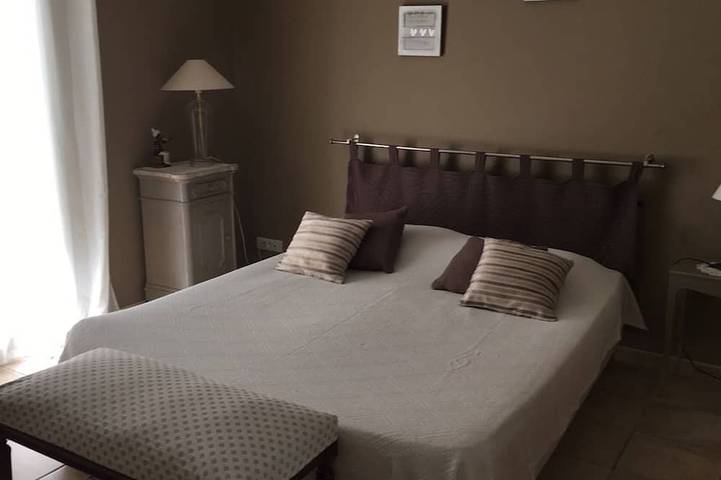 Location de vacances pour 3 personnes, avec Terrasse et Jardin à Le Castellet - 2