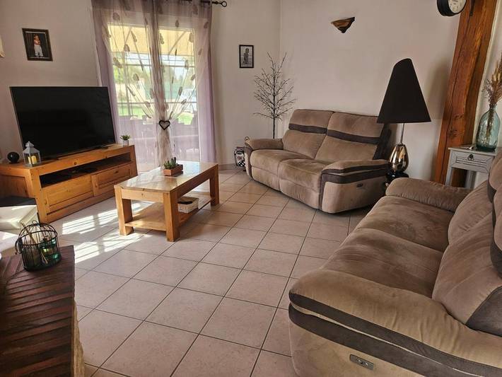 Gîte pour 6 personnes, avec jardin et terrasse ainsi que piscine et vue dans Champlost - 4