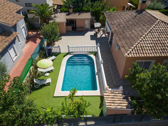 Chalet pour 8 personnes, avec Terrasse et Jardin ainsi que Piscine et Sauna