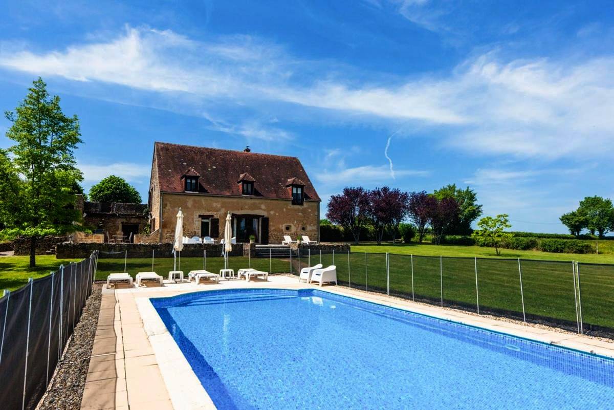 Moulins-Engilbert Villa Sleeps 10 Pool in Moulins-Engilbert, Parc naturel régional du Morvan