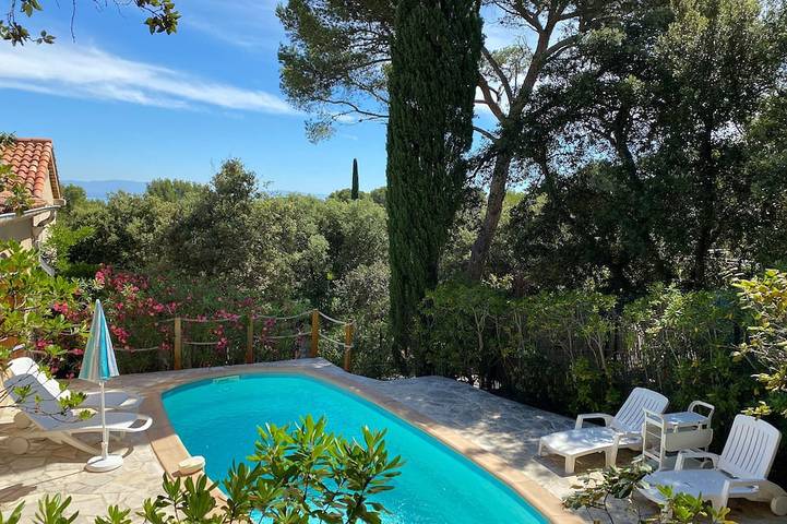 Villa pour 8 personnes, avec jardin à Giens