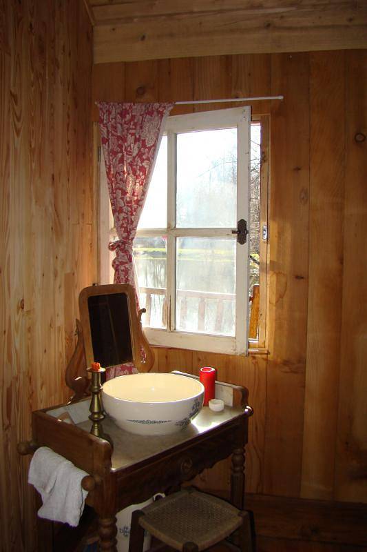 La cabane au bord de l'eau in La Geneytouse, Région de Limoges
