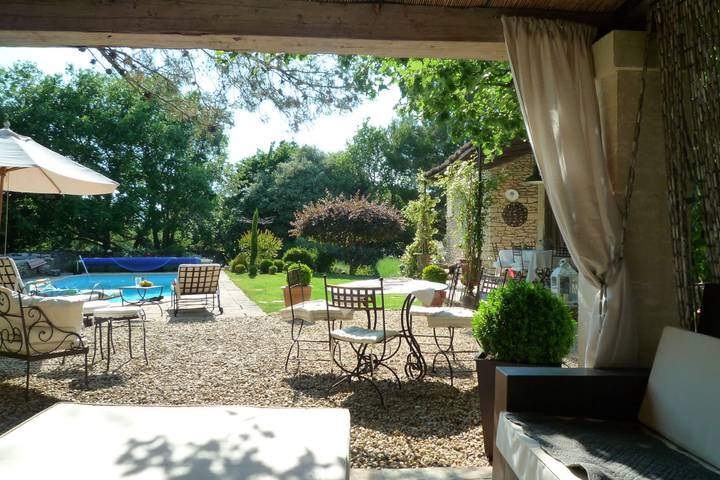 Location de vacances pour 6 personnes, avec piscine et terrasse ainsi que jardin et jacuzzi, adapté aux familles à Lacoste - 4