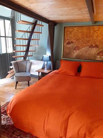 Gîte pour 4 personnes, avec jardin et vue ainsi que terrasse et piscine à Sully