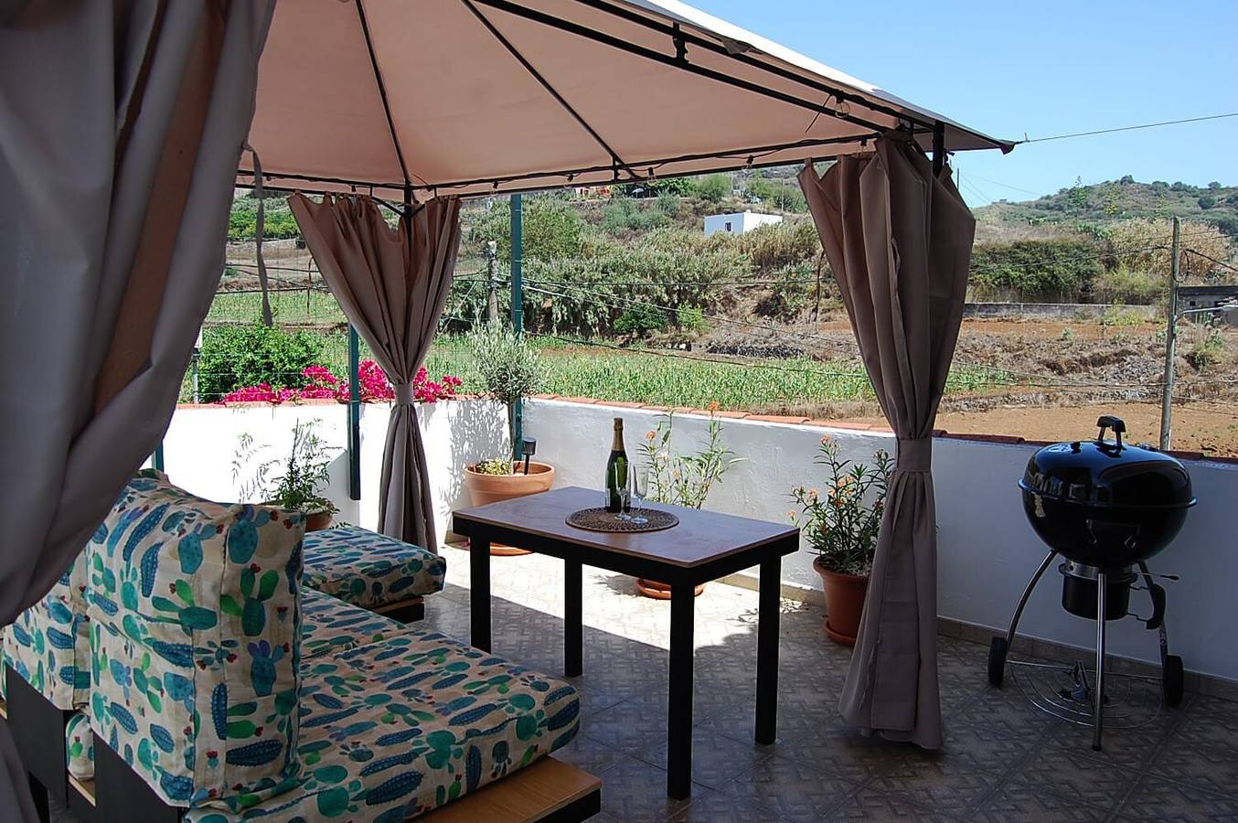 Casa de Férias "Las Monarcas" com Vista Montanha, Terraço Privado e Wi-Fi in Cuesta Falcón, Teror