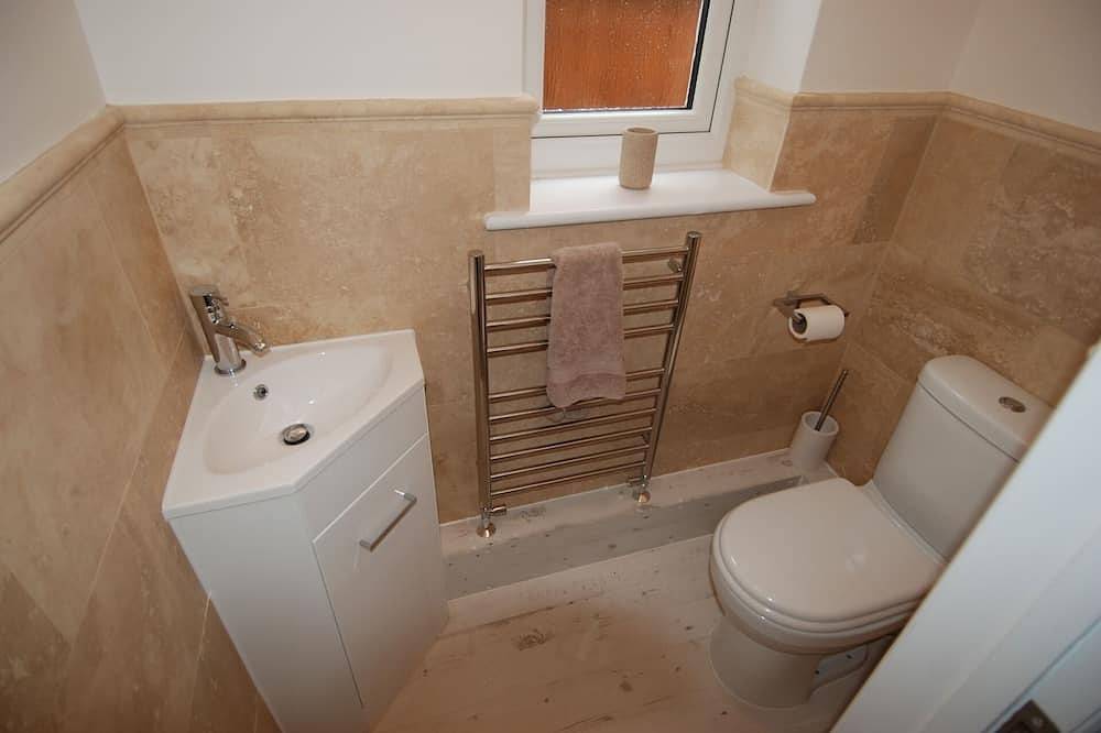 Modern Newly Refurbished Detached House. Short Walk To Beach. in Sea Palling, The Broads