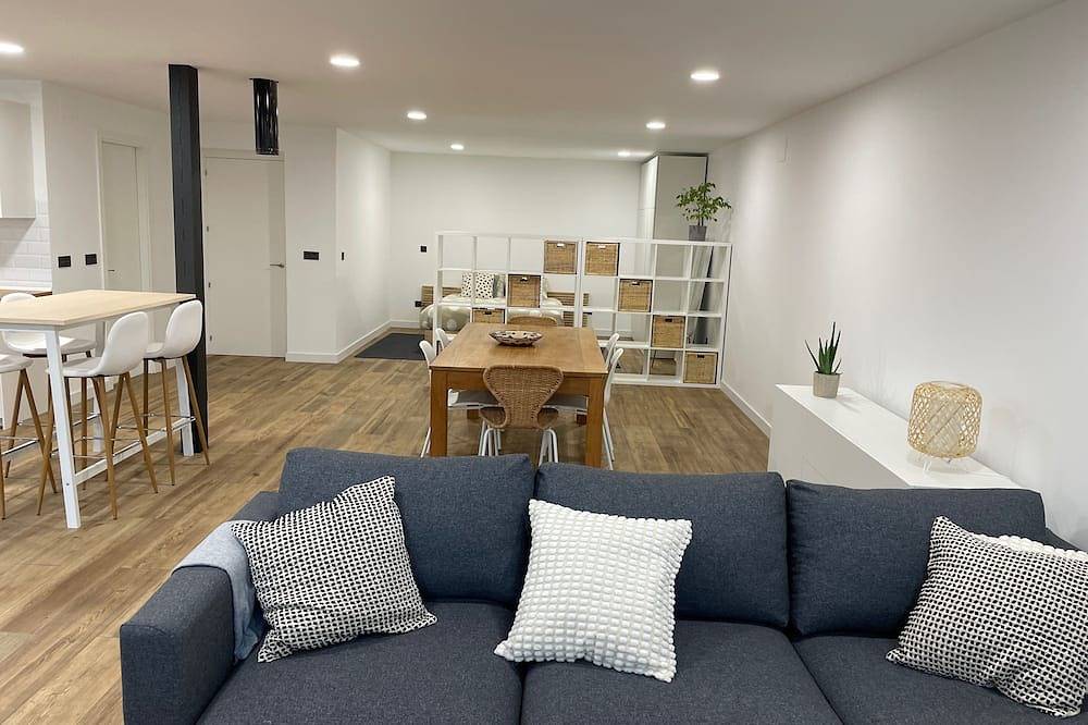 Apartamento entero, Loft in Torrelodones, 25km. from Madrid Centre. Public transport at 5min walk. in Galapagar, Provincia de Madrid