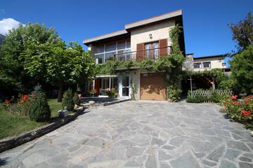 Gîte pour 4 personnes, avec terrasse à Embrun