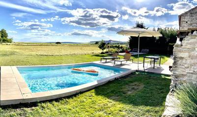 Gîte pour 12 personnes, avec vue ainsi que piscine et jardin à Corgoloin