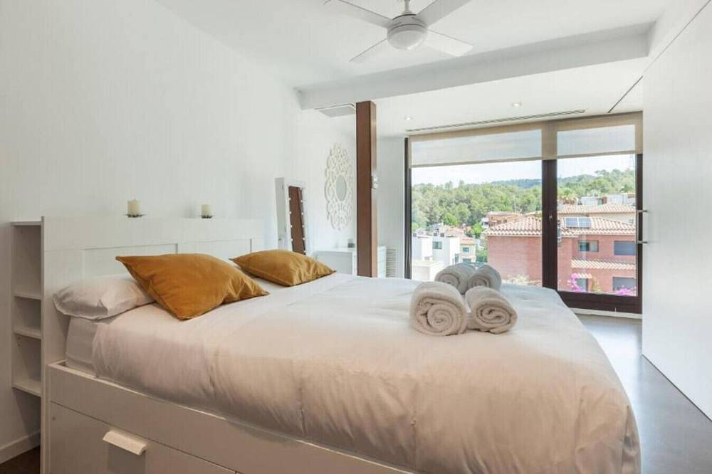 Stylish Villa with Private Pool near Barcelona in El Papiol, Barcellona entroterra