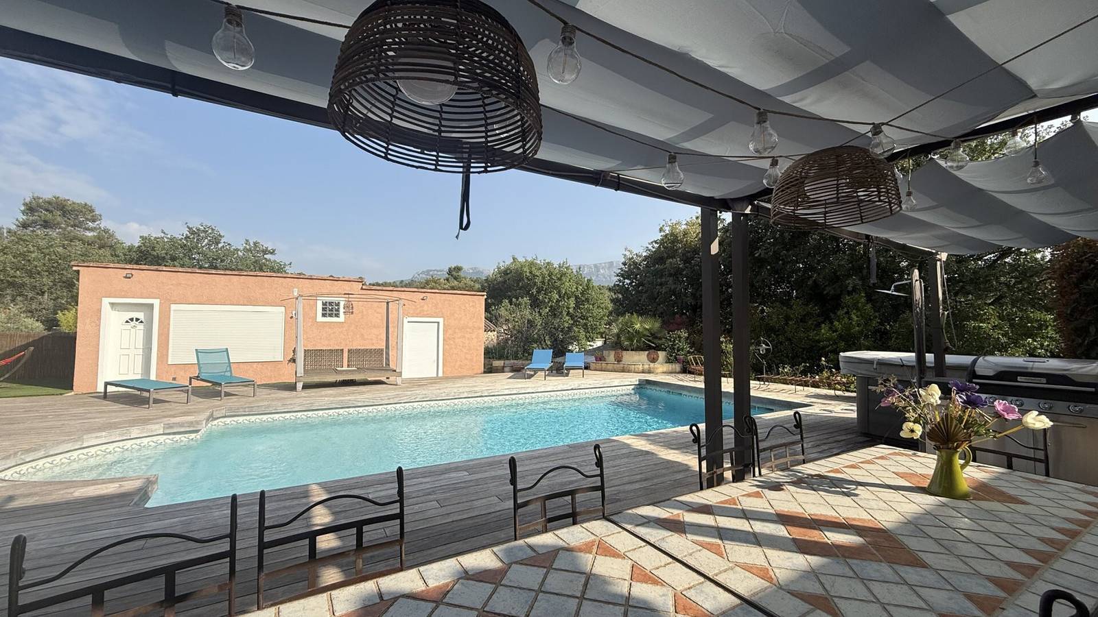 Gästezimmer 'Bleuets' mit Bergblick, Wlan und Klimaanlage in Nans-les-Pins, Brignoles Region