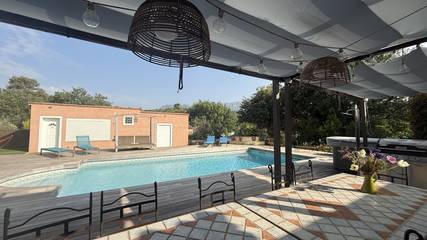 Cottage pour 2 personnes, avec jacuzzi et jardin à Nans-les-Pins