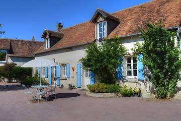 Gîte pour 15 personnes, avec piscine et jardin à Dame-Marie-les-Bois