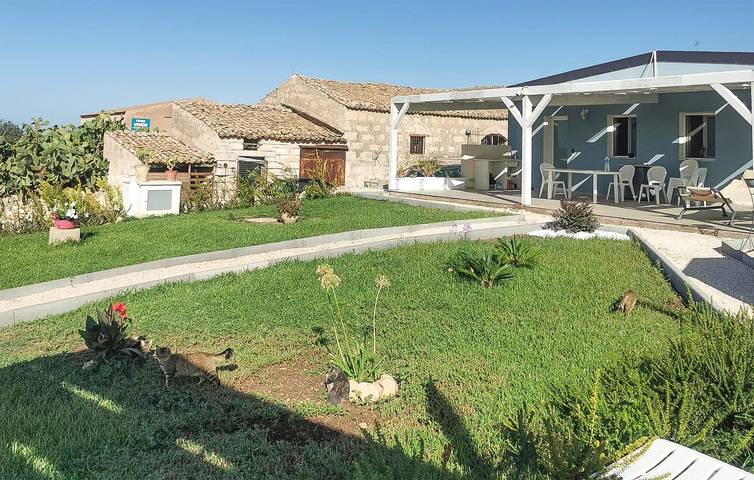 Casa vacanza per 7 persone, con piscina e terrazza nonché giardino in Ragusa