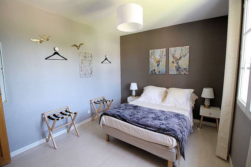 Beautiful air-conditioned villa in Poulx near Nîmes Gard, private pool, pets admitted (1). in Poulx, Region de Nimes