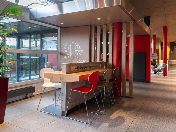Hôtel pour 3 personnes, avec Terrasse dans Aeroport De Geneve Cointrin - 4