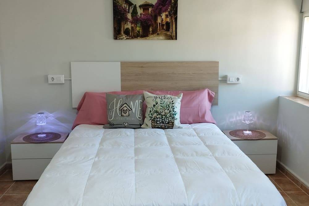 Cottage in hamlet with fireplace, hiking, biking, starry skies, very healthy in Yeste, Albacete Province