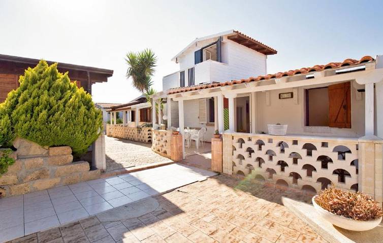 Apartahotel para 4 personas, con jardín y vistas, Se admiten mascotas en Calabria