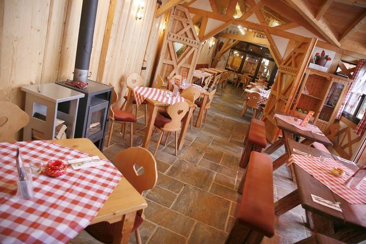 Ganze Ferienwohnung, Südtiroler Stubn Café und Restaurant - m.1 komb. Wohn-/Schlafr., Küche, Du, Wc, 30m², 3 P. in Arnstadt (Thüringen), Arnstadt
