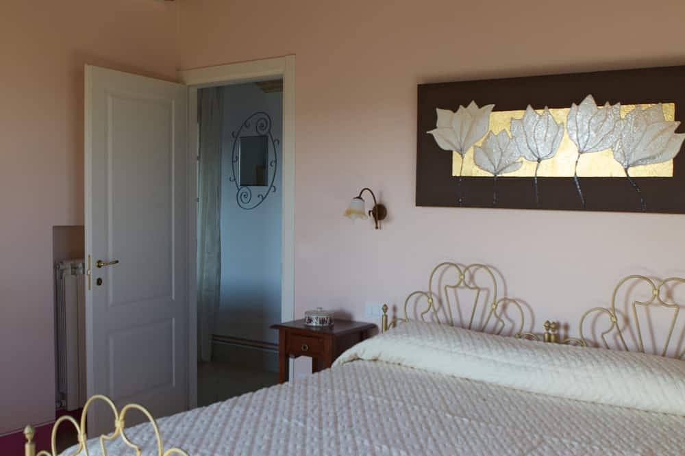 Villamari Nature&Rest Farm: Huge Location and Pool. in Gualdo Cattaneo, Provincia de Perugia