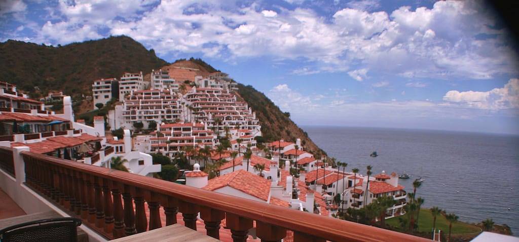 Holiday rental for 4 people, with hot tub and balcony as well as pool in Santa Catalina Island