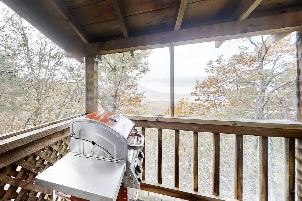 Vacation Apartment for 4 Guests in Wears Valley, Sevier County