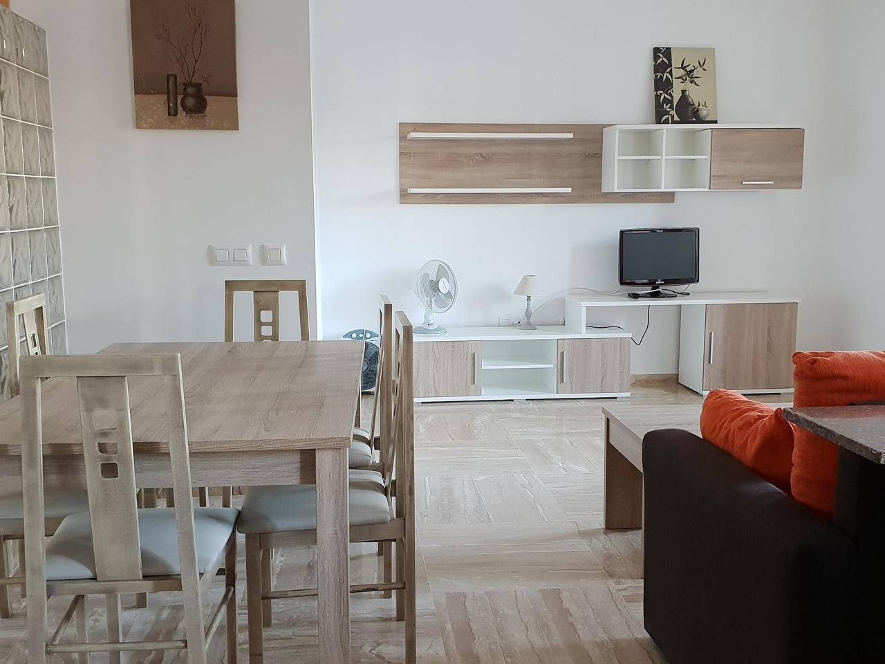 Ganze Ferienwohnung, Beachside Pad mit Pool und Parkplatz in Playa La Barrosa, Chiclana de la Frontera