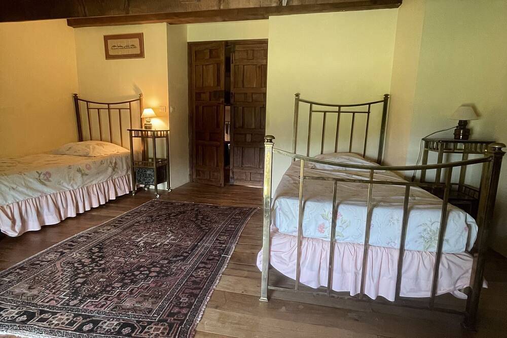 Renovated 15S farmhouse with swimming pool 10mx5m in full nature calm unique frame guaranteed in Céret, Mediterranean Coast (France)