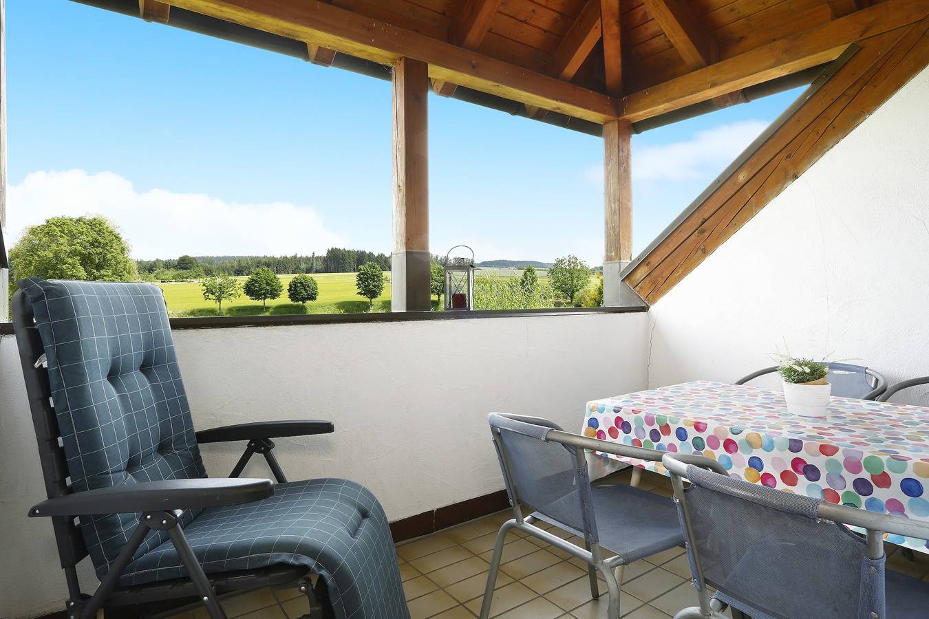 Ganze Wohnung, Ferienwohnung 2 auf dem Bauernhof "Wagenberg" mit Bergblick, Wlan, Balkon & Garten in Deggenhausertal, Region Bodensee-Oberschwaben