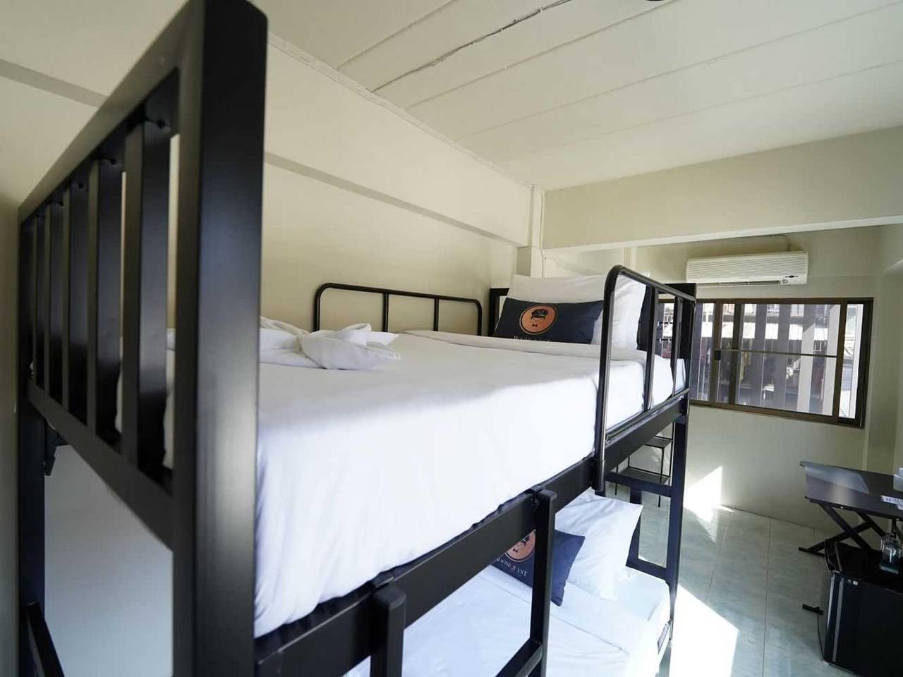 Moderner Twin Haven | Komfort im Herzen Huaikwang in Bangkok, Thailand
