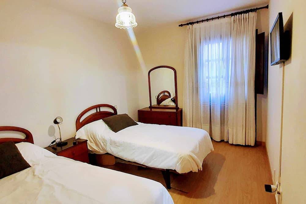 Entire apartment, Apartamento Vacacional La Rula in Llanes, Costa Verde (Spain)