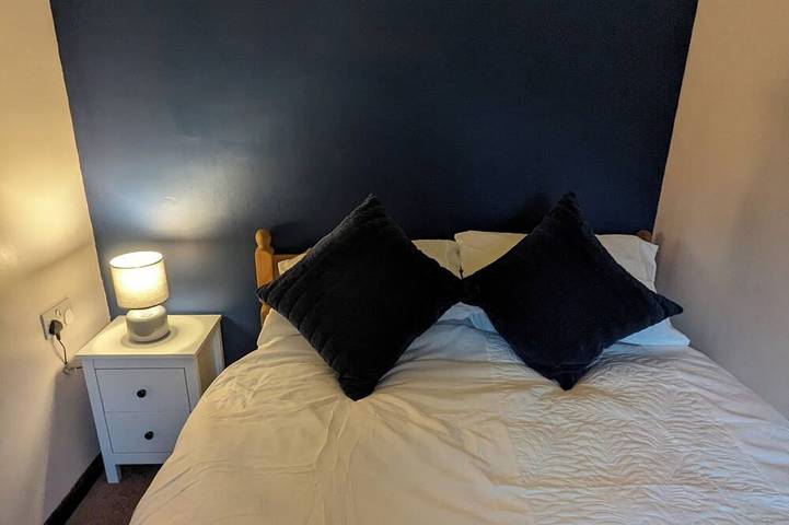 Cosy 2 Bedroom Property 15 Minutes From St Ives. Parking Available in Cornualles