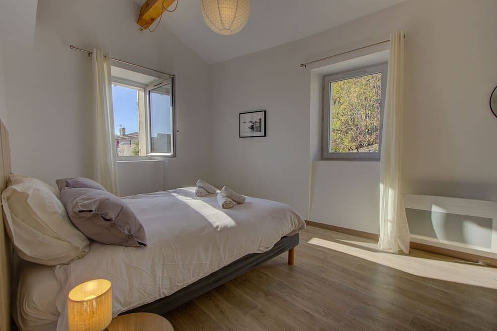 Renovated Village House with Courtyard – Heart of Saint-Paul-Trois-Châteaux in Saint-Paul-Trois-Châteaux, Nyons region