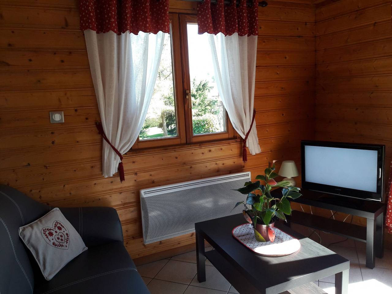 Charmantes Chalet im Grünen mit großer Terrasse, nah an Pistenplätzen und Wellnesszentrum in Le Val-d'Ajol, Regionaler Naturpark Belchen der Vogesen