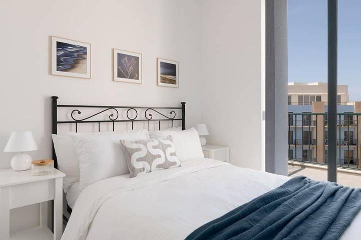 Ganze Wohnung, Jacuzzi Penthouse with Large Terrace & Views in Marsalforn, Zebbug