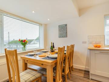 Holiday Home for 8 People in Brixham, Torbay, Photo 3