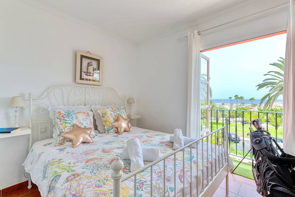 Pasito Blanco. Vista mar y puerto. Piscina Climatizada Privada in Maspalomas, San Bartolomé de Tirajana