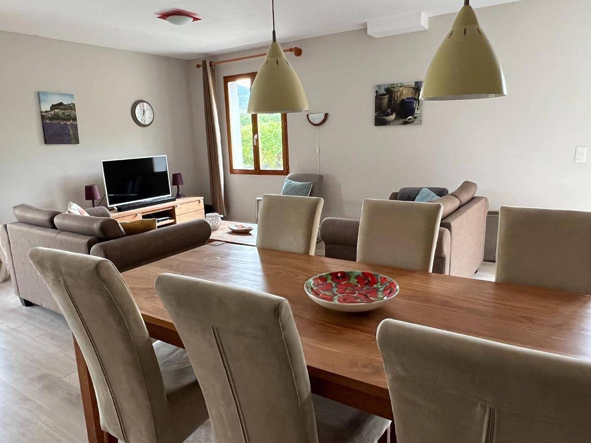 Villa near Carcassonne with Heated Pool in Félines-Minervois, Béziers und Umgebung