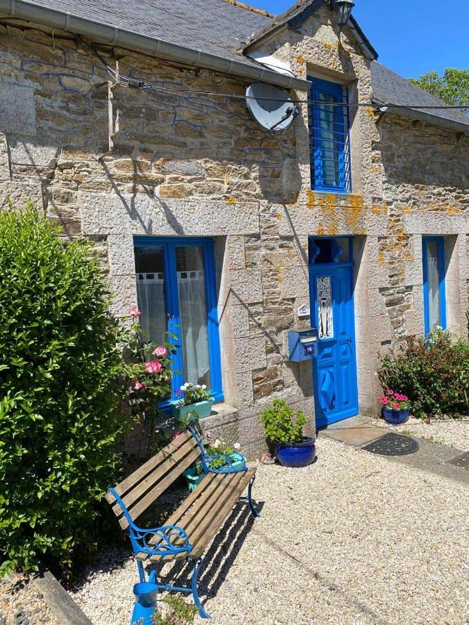 Location de vacances pour 4 personnes, avec bassin pour enfant ainsi que jardin et vue à Plouguenast