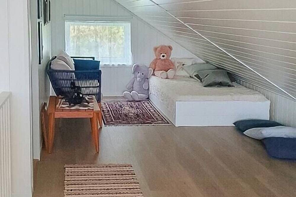 Hütte im Archipel auf der Insel Kinn in Flora