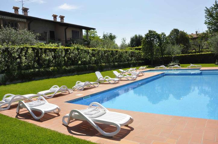 Ganze Ferienwohnung, Ferienwohnung Wohnung in der Nähe des Zentrums in Lazise, Gardasee-Berge