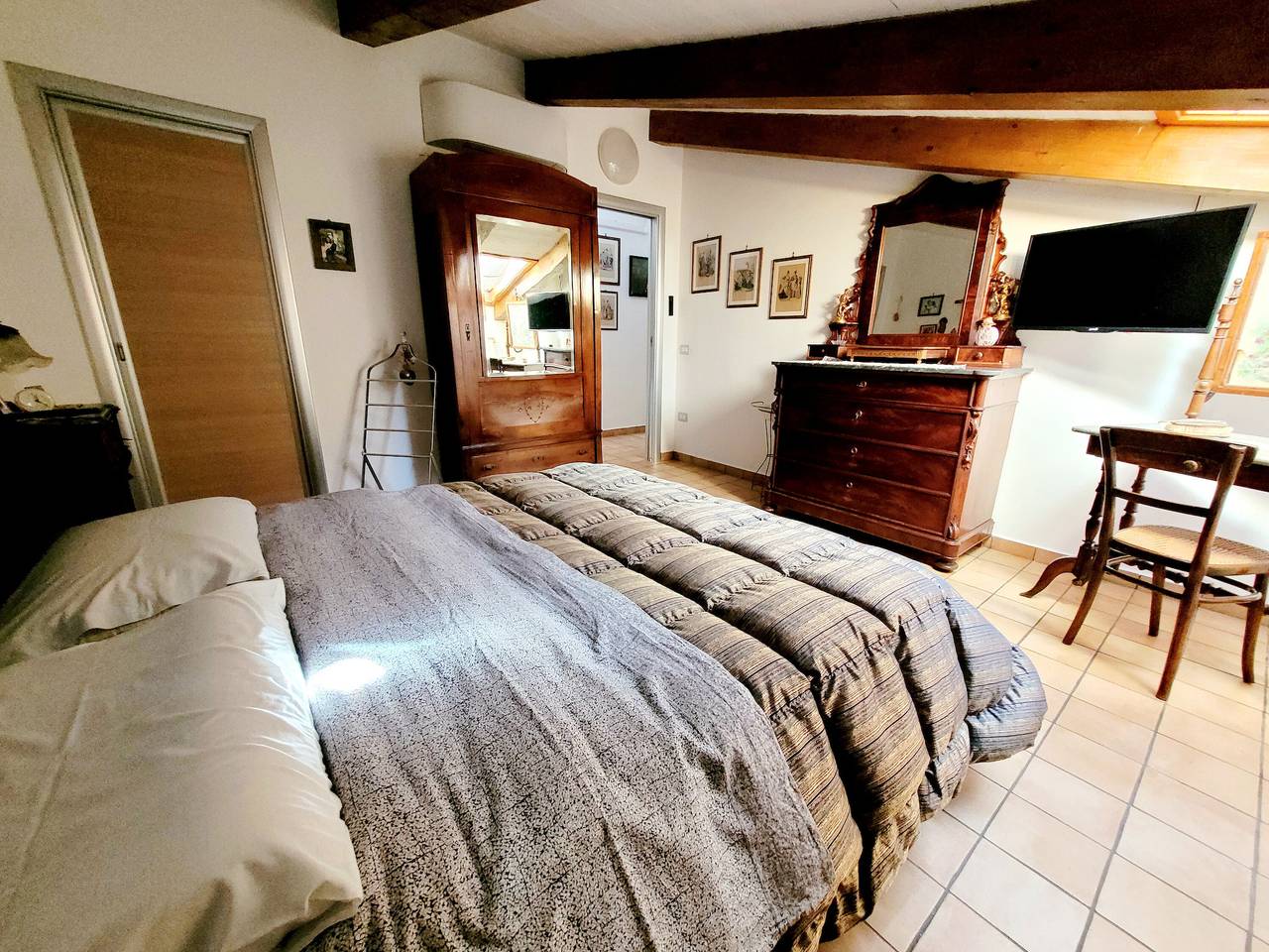 Appartamento intero, Appartamento 'La Gatta Nel Borgo' con terrazza privata, Wi-Fi e aria condizionata in Cava dei Tirreni, Costa tirrenica Campania