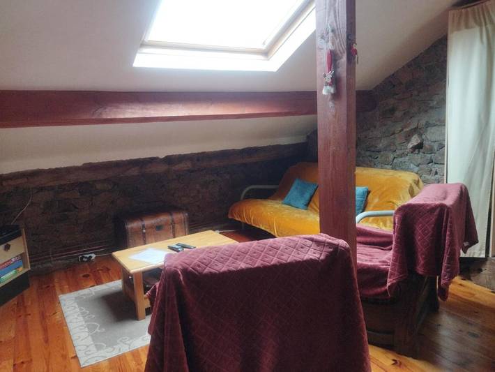 Location de vacances pour 6 personnes, avec vue et jardin à Saint-Rirand - 2