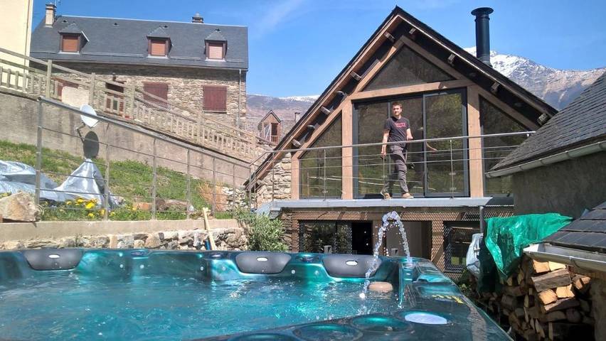 Gîte pour 6 personnes, avec Balcon et Jacuzzi ainsi que Terrasse et Jardin à Grust