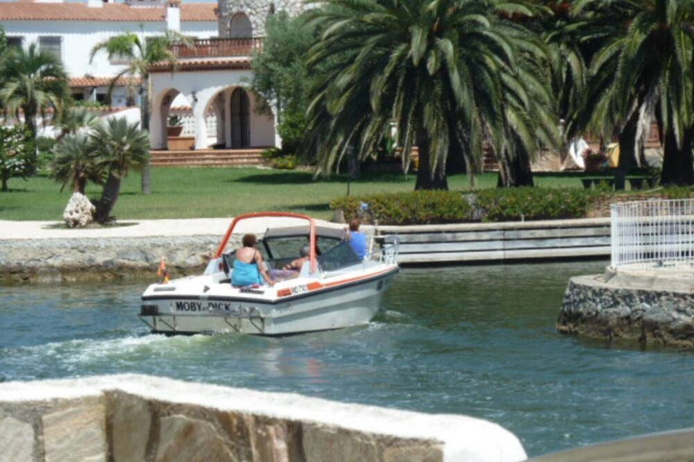 214-Bonita casa tipo pescadores con vistas canal in Ampuriabrava, Alt Empordà