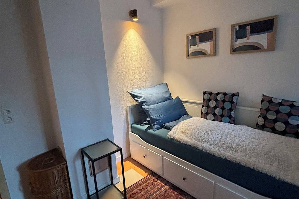 Ganze Wohnung, Gemütliches Wohnstudio in Traumvilla am Waldrand - klein aber fein! in Wilhelmshorst, Michendorf