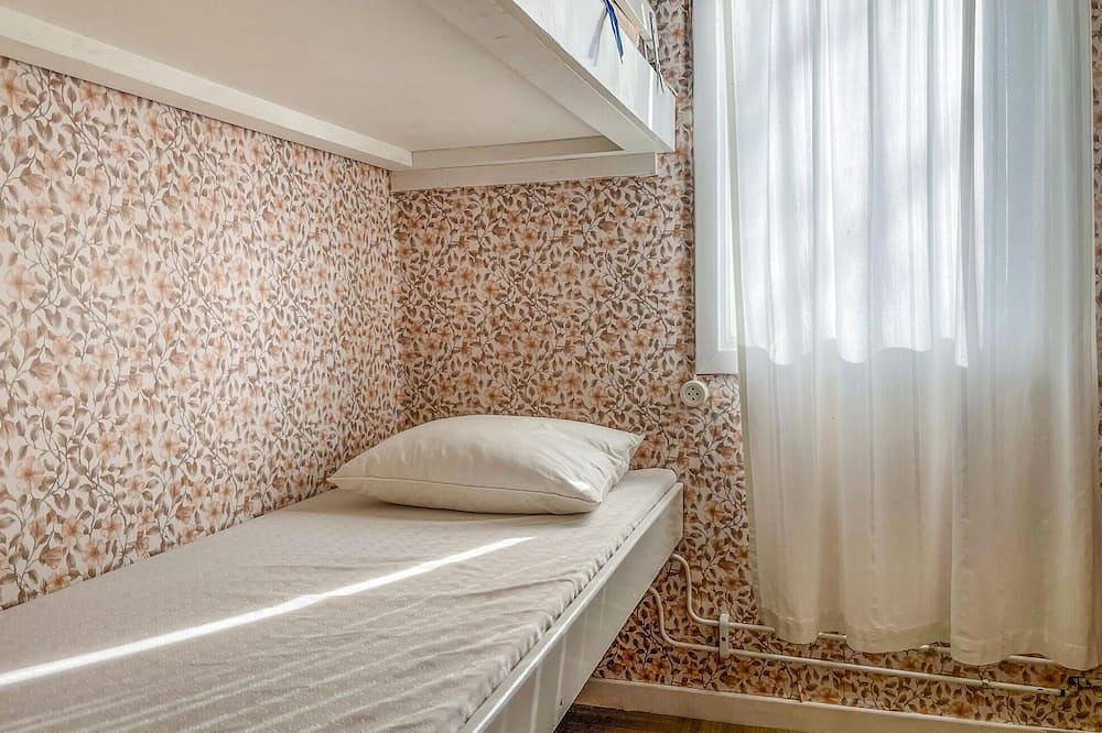 Beautiful home in Kil with Wifi in Grums, Värmlands land