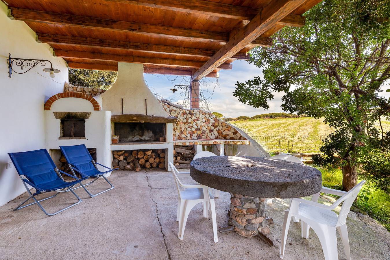Ferienhaus 'Villa Due Archi' mit Meerblick, privater Terrasse und privatem Garten in S'Archittu, Sardinien