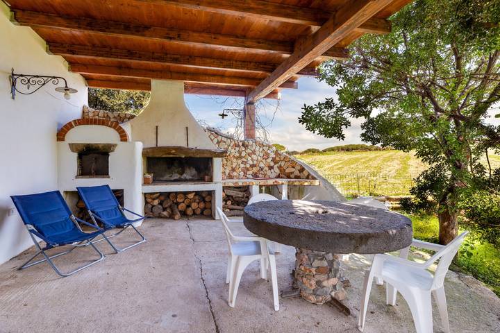 Holiday Home 'Villa Due Archi' with Sea View, Private Terrace and Private Garden in Spiaggia di S'Archittu (Cuglieri), Cuglieri