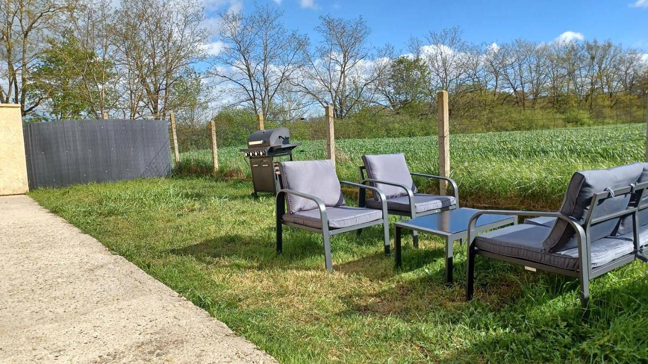 Maison climatisée " Pac-Man" entre collègues, amis, famille - barbecue - Netflix - Prime - Baby foot 50cts - jusqu'à 9 personnes - in Saint-Seurin-sur-l'Isle, Région de Libourne